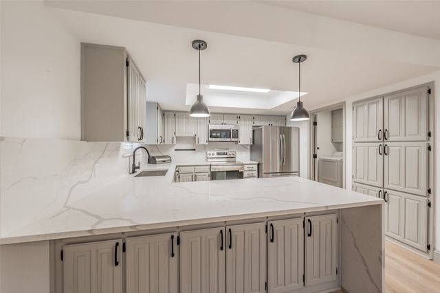 6514 Aires Drive, Arlington, TX 76001