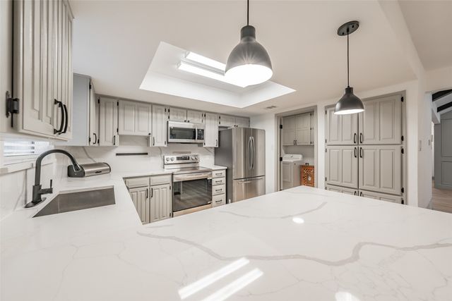 6514 Aires Drive, Arlington, TX 76001