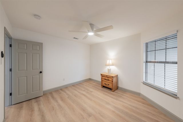 6514 Aires Drive, Arlington, TX 76001