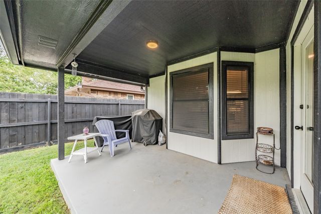 6514 Aires Drive, Arlington, TX 76001