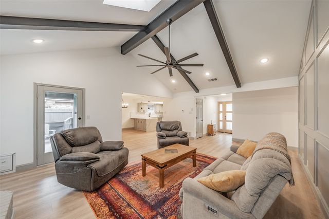 6514 Aires Drive, Arlington, TX 76001