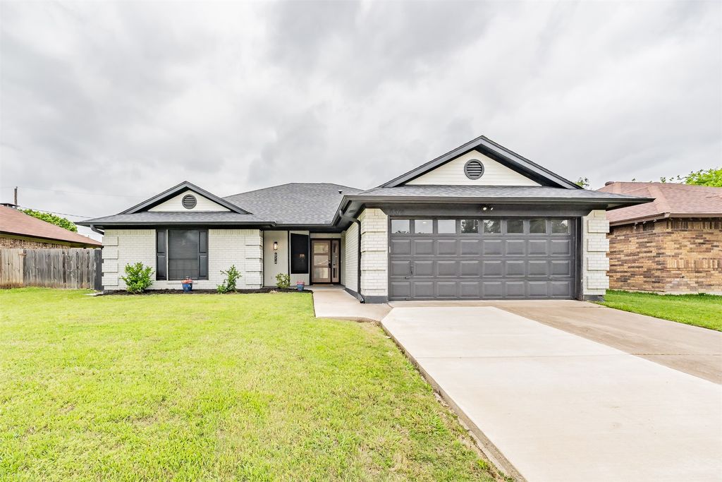 6514 Aires Drive, Arlington, TX 76001