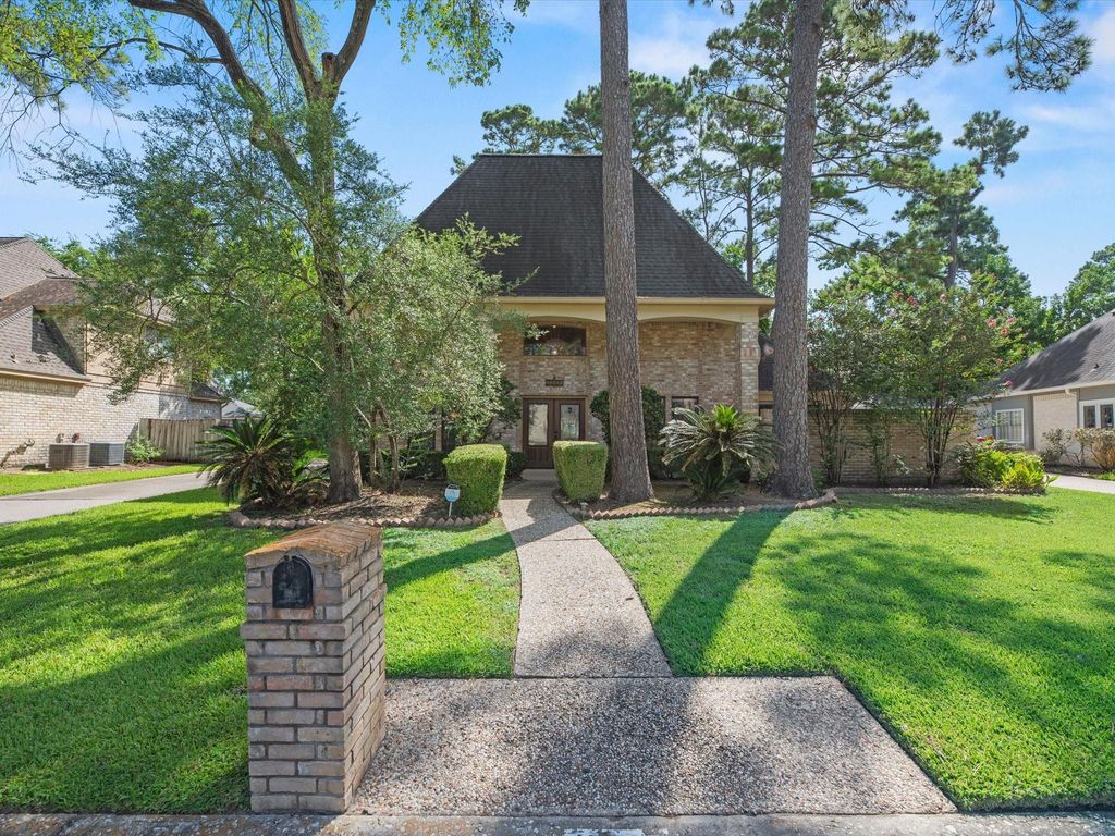 18310 Lake Oaks Drive, Spring, TX 77388