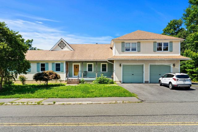 55 Crescent St, Bridgewater, MA 02324