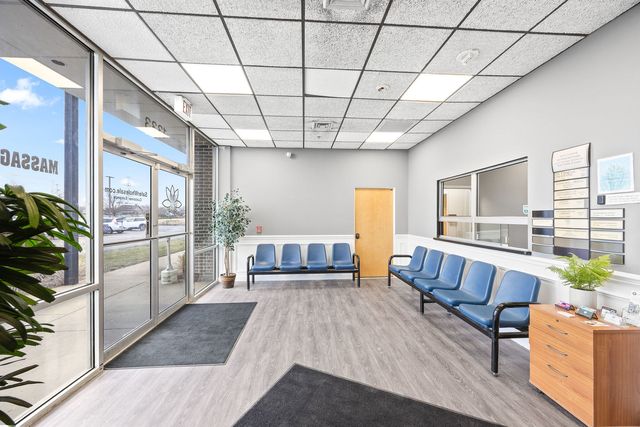 1333 S Schoolhouse Road, New Lenox, IL 60451