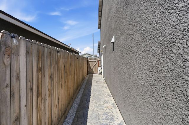 1541 Seneca Drive, Madera, CA 93637