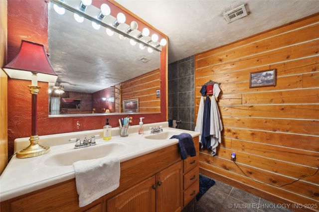 3720 SE 123rd, Wilburton, OK 74578