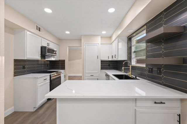 3916 Waterford Way, Denton, TX 76210