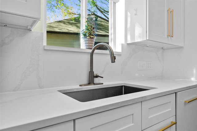 8102 Flashpan CV, Austin, TX 78729