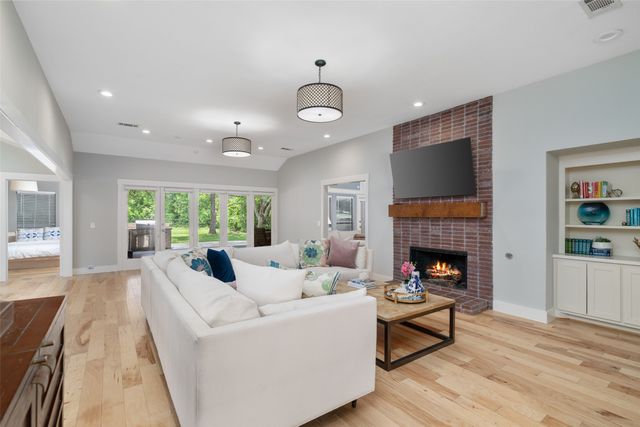 6334 Oakleaf Road, Dallas, TX 75248