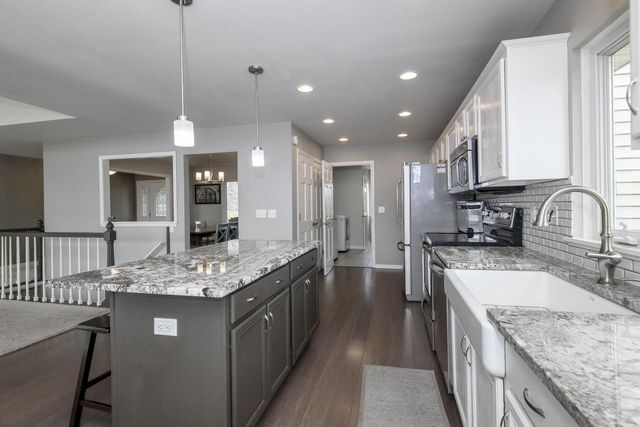 W231N7020 Homestead COURT, Sussex, WI 53089