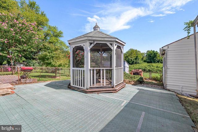 1814 LONGFORD DR, Hyattsville, MD 20782
