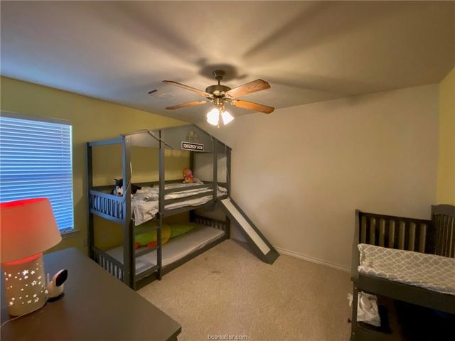 904 LaDove St, College Station, TX 77845