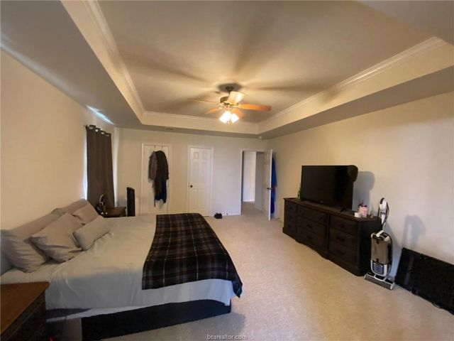 904 LaDove St, College Station, TX 77845