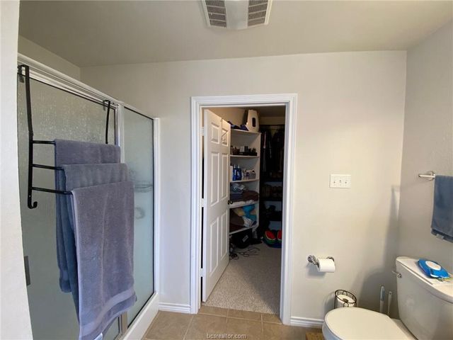 904 LaDove St, College Station, TX 77845