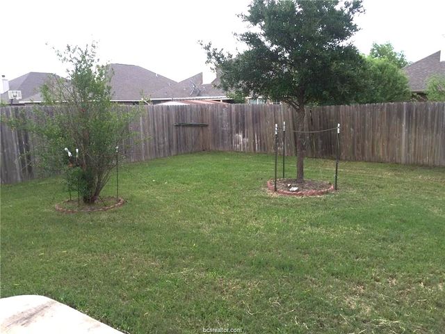 904 LaDove St, College Station, TX 77845