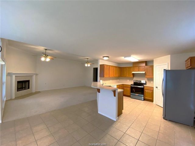 904 LaDove St, College Station, TX 77845