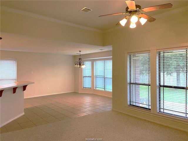 904 LaDove St, College Station, TX 77845