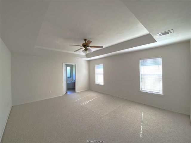 904 LaDove St, College Station, TX 77845