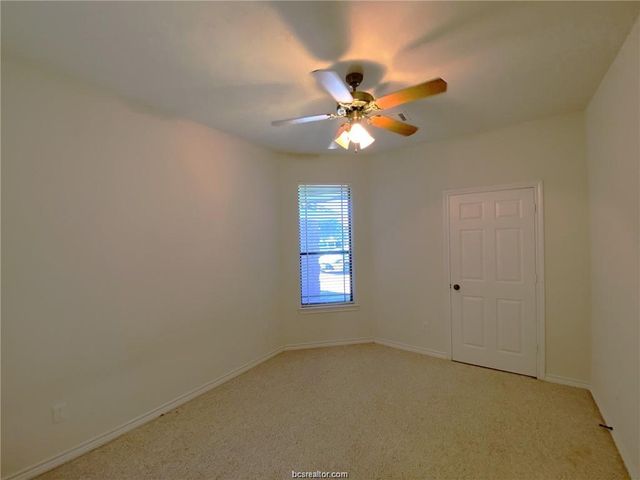 904 LaDove St, College Station, TX 77845