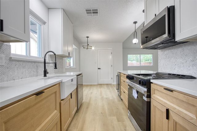 5802 Chrystell Lane, Houston, TX 77092