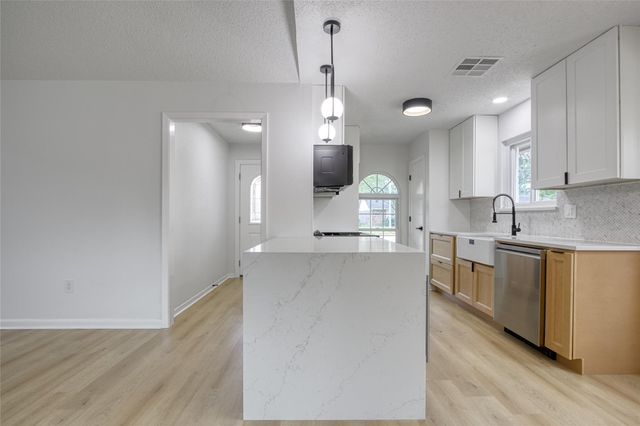 5802 Chrystell Lane, Houston, TX 77092