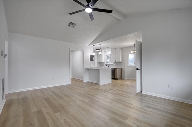 5802 Chrystell Lane, Houston, TX 77092