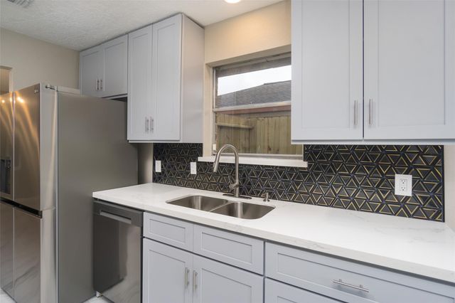 16450 Parksley Drive, Houston, TX 77059