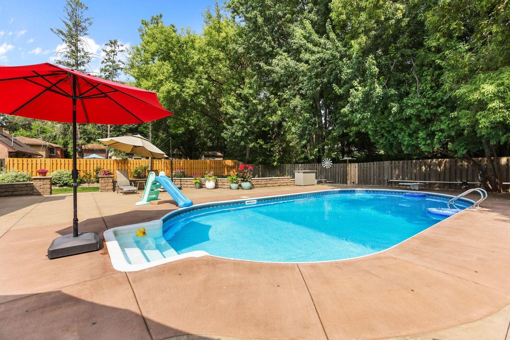 283 Capitol View Avenue, Roseville, MN 55113 — photo 2