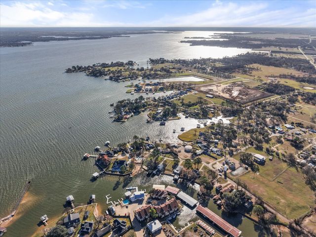 1933 Island Circle A201, Tool, TX 75143