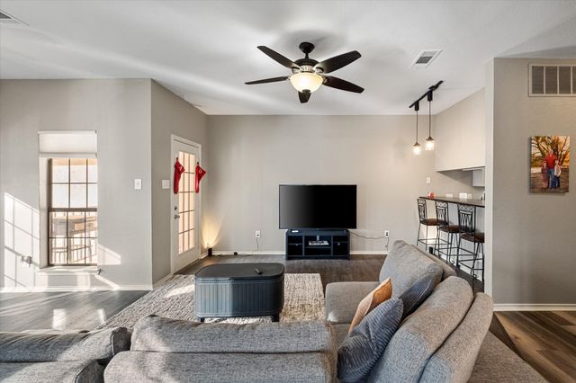 1933 Island Circle A201, Tool, TX 75143