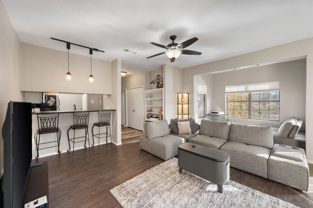 1933 Island Circle A201, Tool, TX 75143