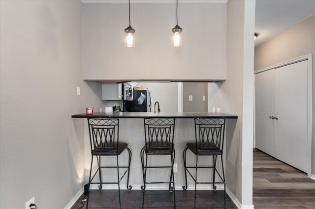 1933 Island Circle A201, Tool, TX 75143