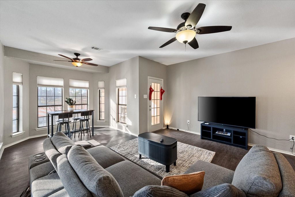 1933 Island Circle A201, Tool, TX 75143