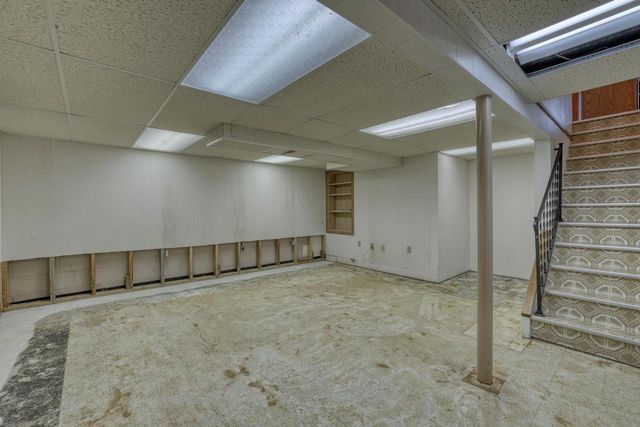 2880 S 98th STREET, West Allis, WI 53227