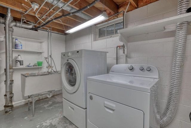 2880 S 98th STREET, West Allis, WI 53227