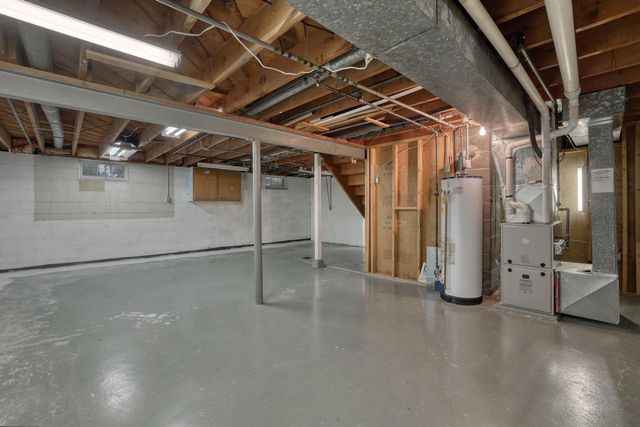 2880 S 98th STREET, West Allis, WI 53227