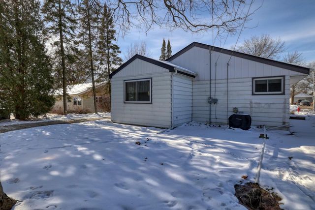 2880 S 98th STREET, West Allis, WI 53227