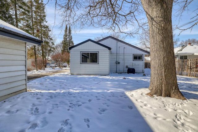 2880 S 98th STREET, West Allis, WI 53227