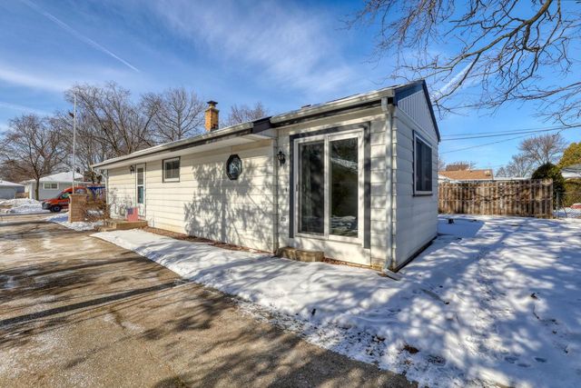 2880 S 98th STREET, West Allis, WI 53227
