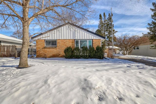 2880 S 98th STREET, West Allis, WI 53227