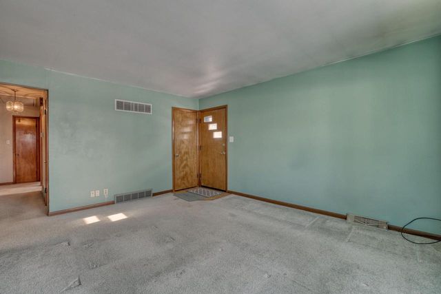 2880 S 98th STREET, West Allis, WI 53227