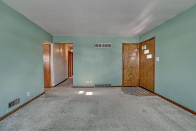 2880 S 98th STREET, West Allis, WI 53227