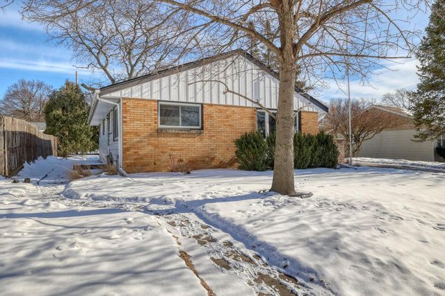 2880 S 98th STREET, West Allis, WI 53227
