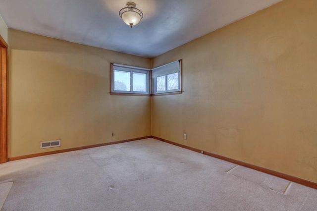 2880 S 98th STREET, West Allis, WI 53227