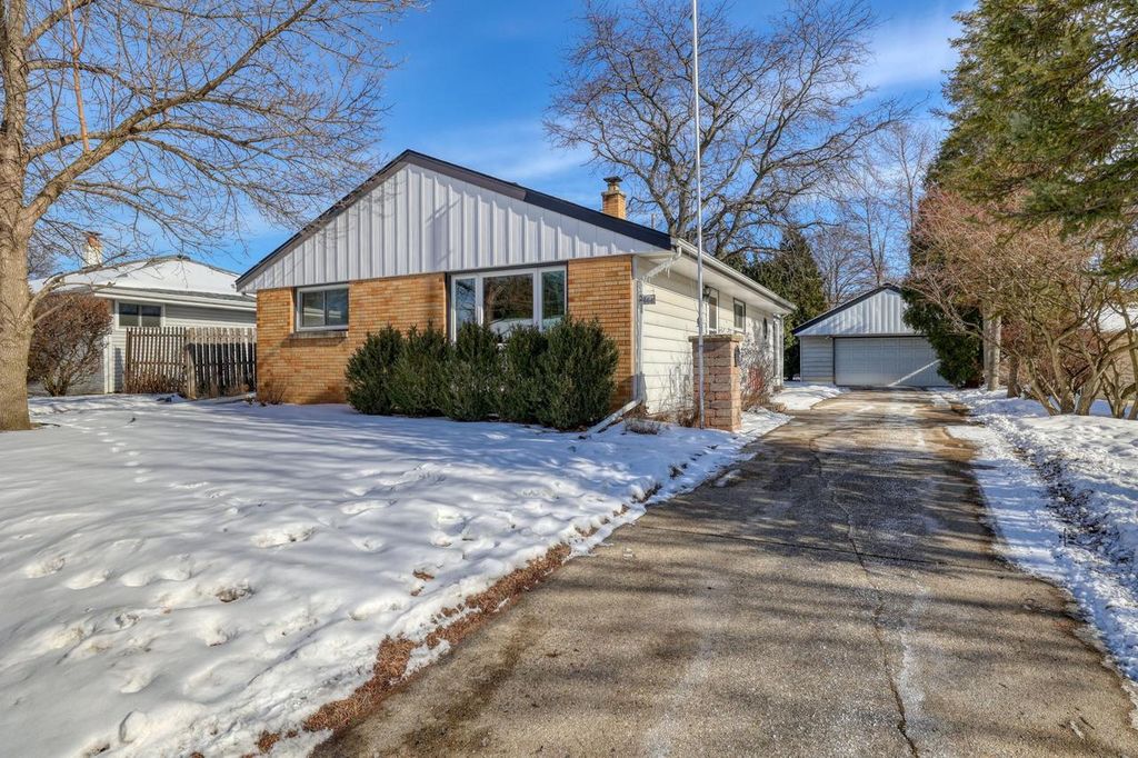 2880 S 98th STREET, West Allis, WI 53227