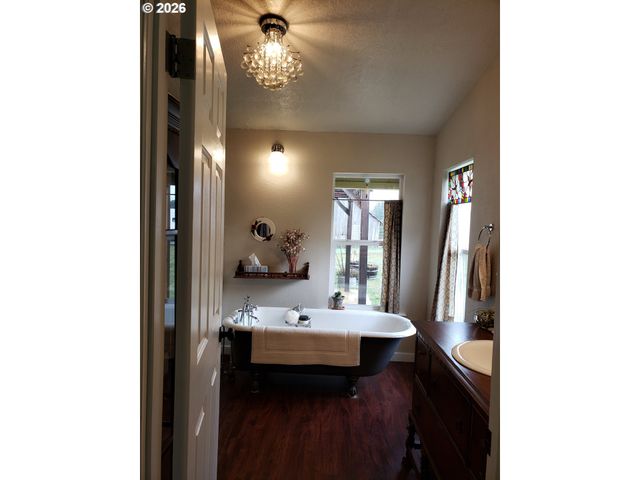 86449 CROFT LAKE Ln, Bandon, OR 97411