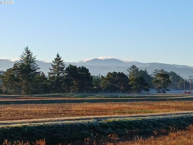 86449 CROFT LAKE Ln, Bandon, OR 97411