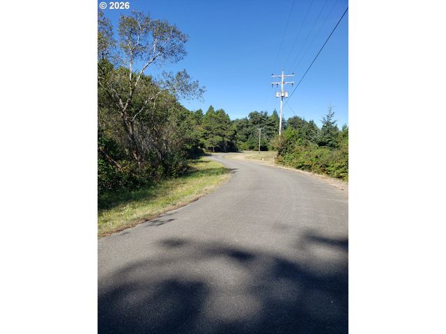 86449 CROFT LAKE Ln, Bandon, OR 97411