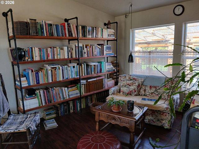 86449 CROFT LAKE Ln, Bandon, OR 97411